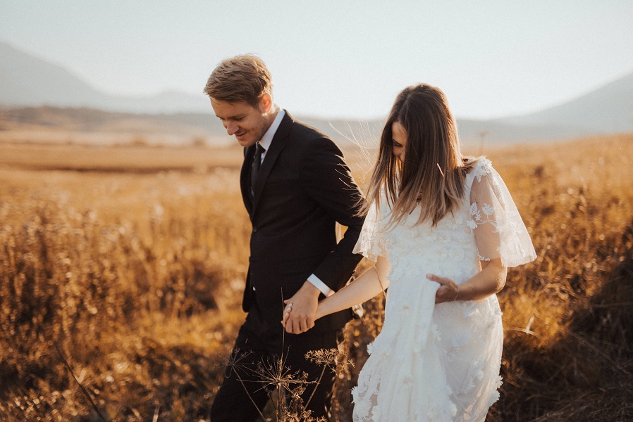 choosing and buying the groom's suit